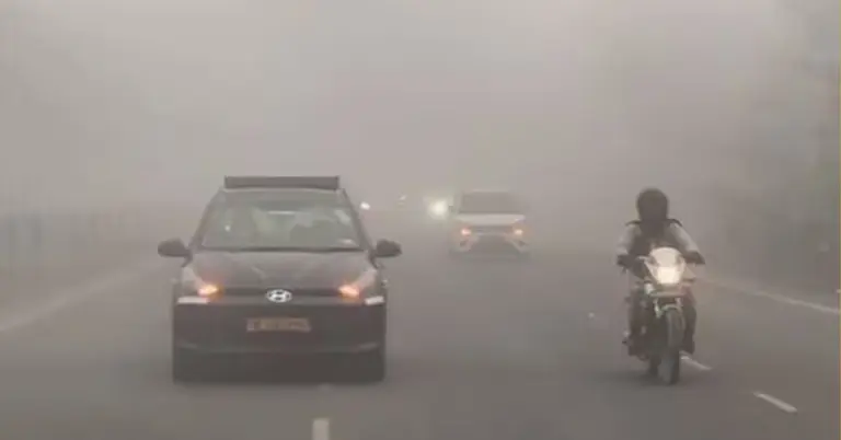 বিষাক্ত বায়ুর কবলে দিল্লি